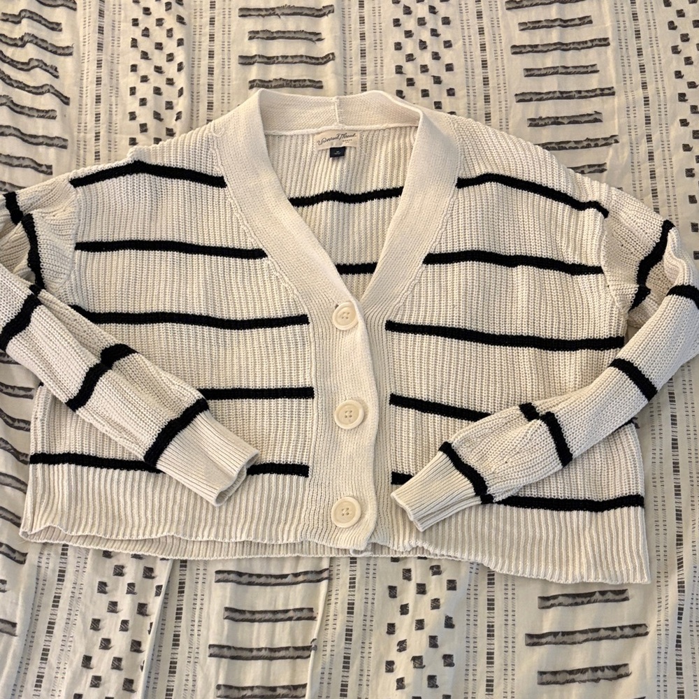Universal Thread Striped White and Black Women's Sweater